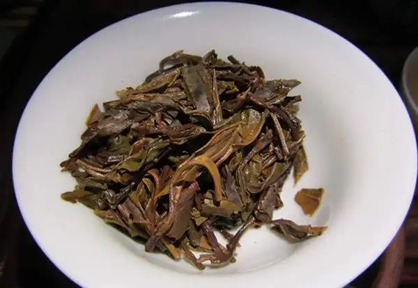 為什么普洱茶的葉底會出現(xiàn)紅梗？