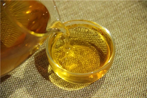 還在用自來水泡茶？難怪你泡的茶滋味不行~