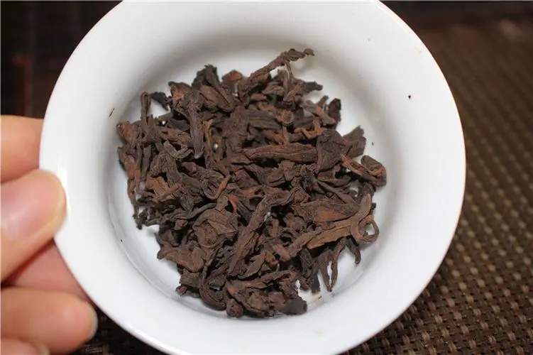 普洱茶的“樟香、棗香、糯香”等香味由什么決定？